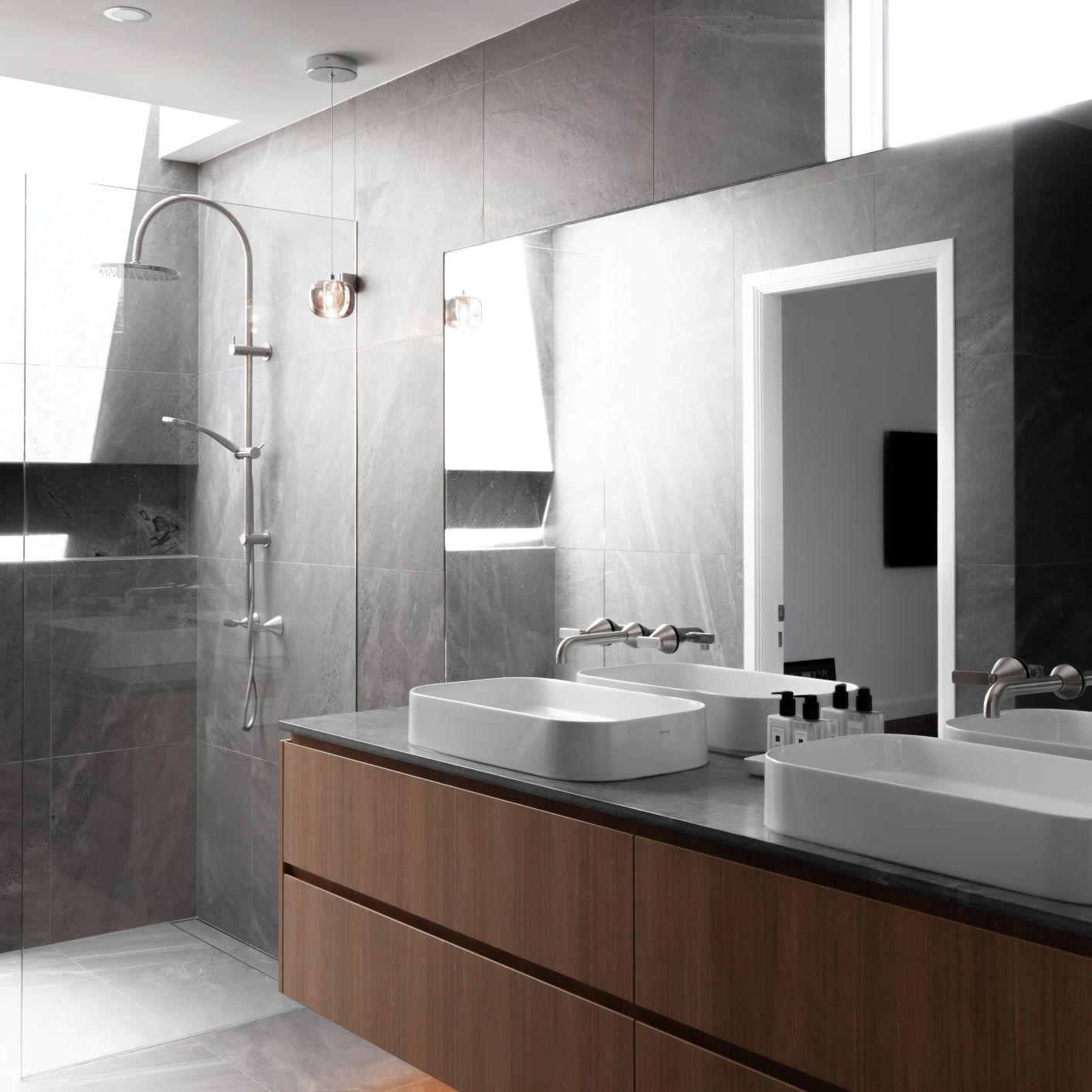 Grey concrete tiles finishes in bathroom