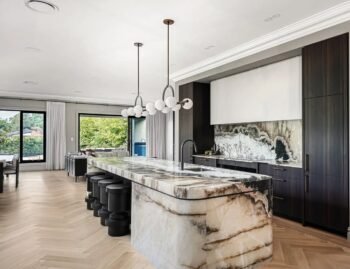 In this Turramurra project our Patagonia Quartzite captivates with dramatic veining and strikin